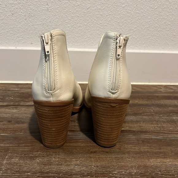 Joie beige booties - Picture 6 of 6